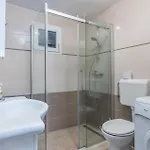 بيت للعطل I *