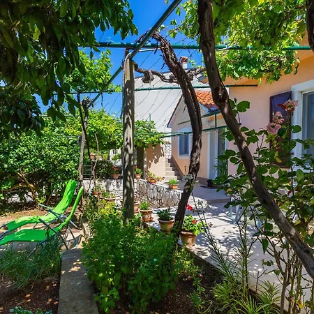 3 Bedroom Cozy In Holiday home Trget