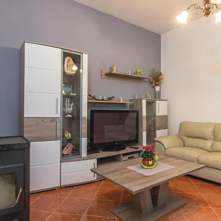 3 Bedroom Cozy In Trget