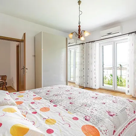 3 Bedroom Cozy In *