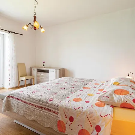 3 Bedroom Cozy In Holiday home
